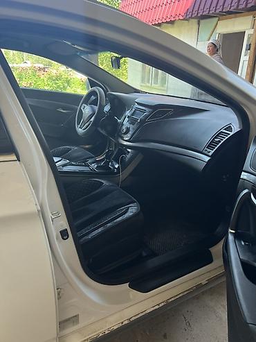xpeng g3: Hyundai i40: 2014 г., 2 л, Бензин, Универсал — 5