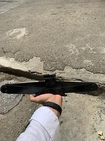 damkratlar: Yeni Mexanik Domkrat, Maksimum yükqaldırma: 3 t, Ödənişli çatdırılma, Ünvandan götürmə — 4
