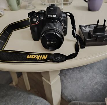 nikon şunuru: Nikon 5300 yenidir istifade edilmeyib.Uzerinde cantasi daxil butun