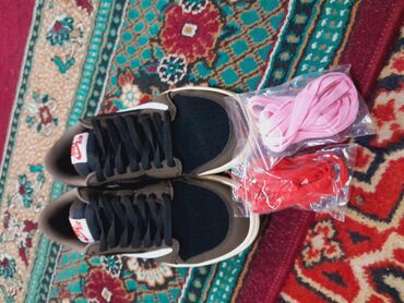Кроссовки и спортивная обувь: Мужские кроссовки, 42, Nike, Б/у, цвет - Коричневый, Самовывоз at lalafo.kg Кроссовки и спортивная обувь: Мужские кроссовки, 42, Nike, Б/у, цвет - Коричневый, Самовывоз