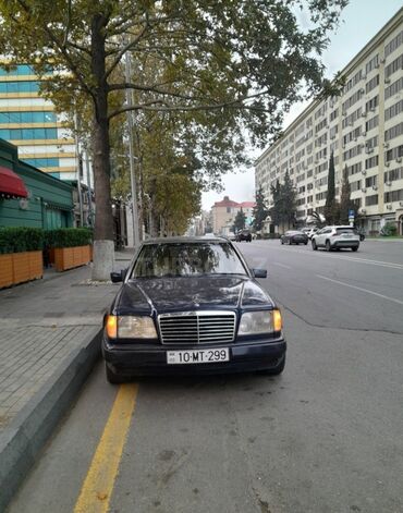 Mercedes-Benz: 111 Mator Qaz quraşdırılıb texpasportda qeyd olunub. Dəri salon — 5