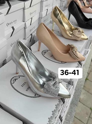 Sandale: 36-41
3200 Album obuca v 6 na lalafo.rs — 6 Sandale: 36-41
3200 Album obuca v 6 — 6