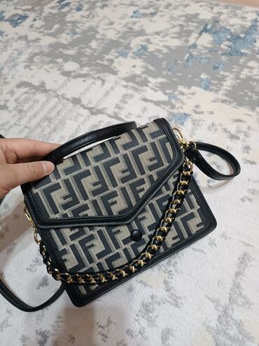 сумка fendi: Классикалык сумка, Fendi, Кытай, Материалы: Жасалма булгаары, Бөлүнгөн бөлүктөр, Куру жөнгө салынат, Материалы жуулат, Аялдарга, Жаңы