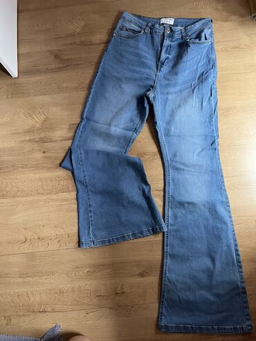 waikiki pantalone zenske: Farmerke crop flair, kupljene u Terranovi, velicina je 44. Dubok