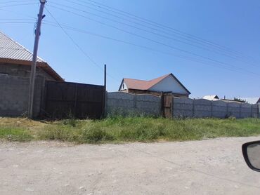 срочно продаю участок газ канализация есть: Үй, 95 кв. м, 3 бөлмө, Риелтор, Косметикалык оңдоо