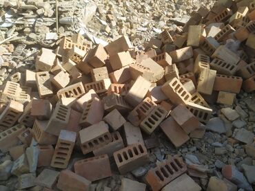 Другие строительные блоки: Продаю кирпичи самовывоз район Кызыл-Аскер, Кудайберген 5 сом