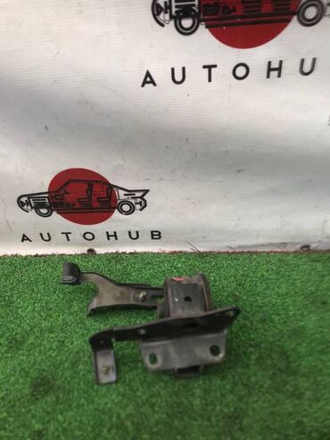 Другие автозапчасти: Подушка акпп Toyota Rav4 ACA21W 2.0 2000 (б/у) ДВИГАТЕЛЬ / АКПП - в