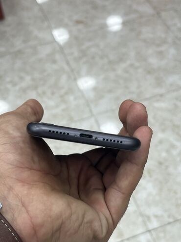 Apple iPhone: IPhone 11, 64 GB, Qara, Face ID — 3