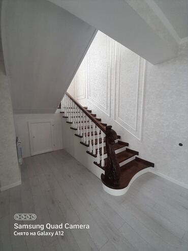Лестницы: Лестница на заказ 
Матирал 
Сасна 
Каражыгач 
Фанер с шпоном 10000
