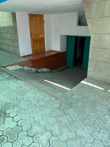 Продажа домов: Дом, 180 м², 10 комнат, Собственник — 8