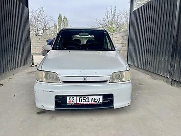 Частная аренда авто: Компактный городской хэтчбек Nissan Cube (JDM), белый цвет кузова — 3