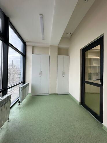 Медицинские и массажные кабинеты: Сдаю Кабинет Для гинеколога, Для косметолога, Для массажиста, В административном здании, 24 м², Долгосрочно, С системой безопасности, С юридическим адресом — 17