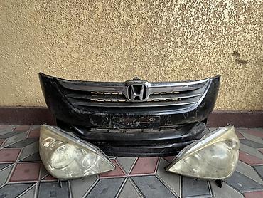 Передняя часть для Honda: комплект из переднего бампера с решеткой