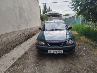 тайота ист рассрочка: Автомобиль Toyota Avensis в кузове седан, окрашенный в темно-зеленый