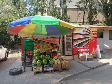 продается продуктовый магазин: Ижарага берем Дүкөн, Өзүнчө турган дүкөн, 25 кв. м Иштеп жаткан, Жабдуулары менен, Ремонту менен, Электр жарыгы, Кондиционер