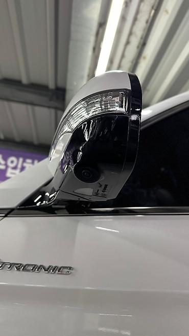 Другие детали кузова: Внедорожник (белый кузов, белый элементы) Ключевые особенности: - — 11