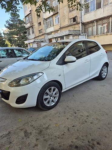 Mazda 2: 1.5 l | 2015 il Sedan