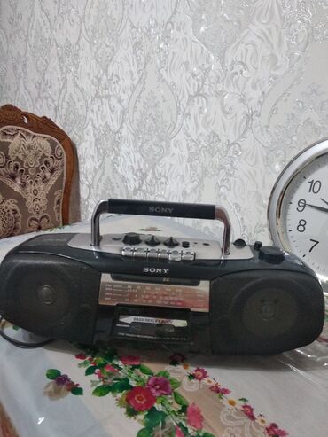 Динамики и музыкальные центры: Продаю магнитофон кассетный в отличном состоянии