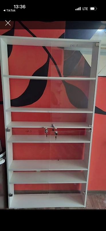 Rəf vitrinləri: Şüşə qapılı vitrin rəf - Material: ağ rəngli korpus (MDF/LDSP tipli) — 1