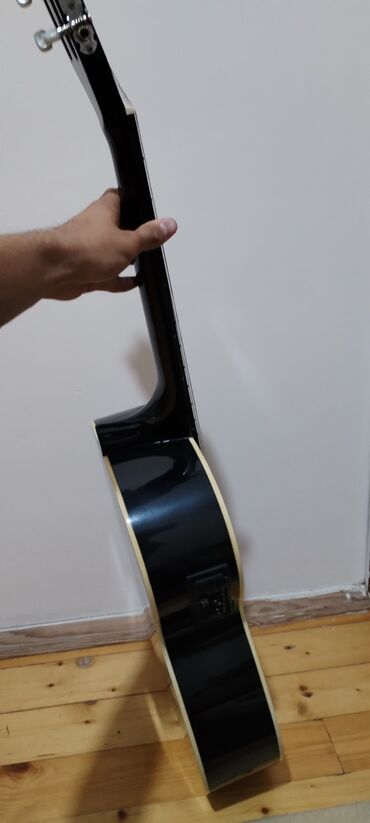 gitara akustik: Akustik gitara, Akai, 4 sim, İşlənmiş, Ünvandan götürmə