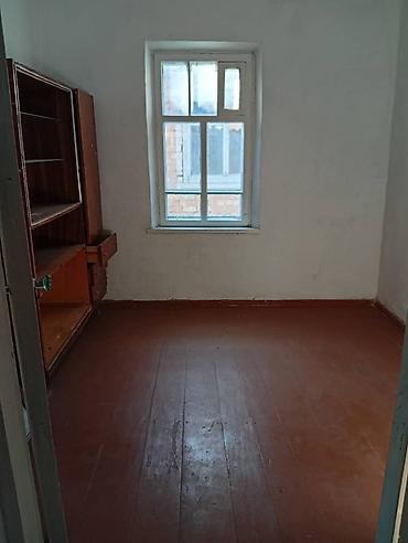 Продажа коттеджей и домов: Уй сатылат 📍кемин орловка шаарында участак 12 сотый чон Уй 4 комната — 12