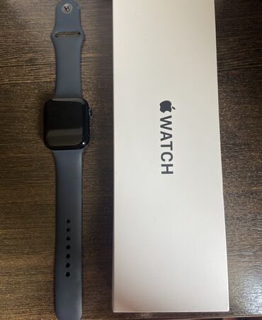 срочно продаю часы: Продаю Apple Watch SE 2 44mm