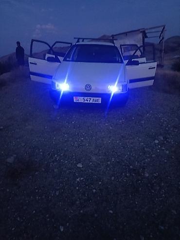 уплотнител: Volkswagen Passat: 1991 г., Седан — 4