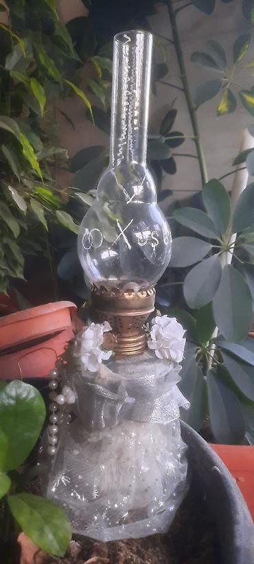 Dekorativ kerosin lampa - Şüşə kolba və uzun baca hissəsi olan