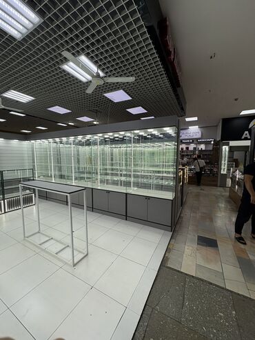 для бизнес ош: Сдаю Бутик, 20 м², ЦУМ Айчурек, С ремонтом, Действующий, С оборудованием