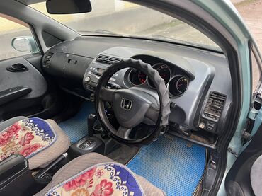 Honda: Honda Fit: 2002 г., 1.3 л, Вариатор, Хэтчбэк — 8
