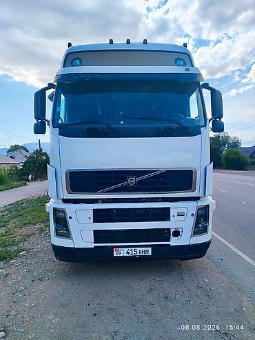 Тягач, Volvo, 2003 г., Тентованный