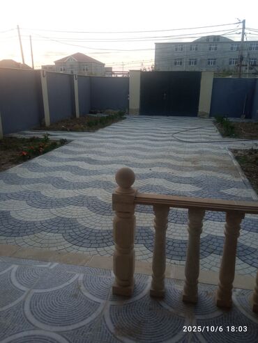 Həyət evləri və villaların satışı: İki mərtəbəli, geniş həyət sahəsi olan fərdi ev. Xüsusiyyətlər: - — 3