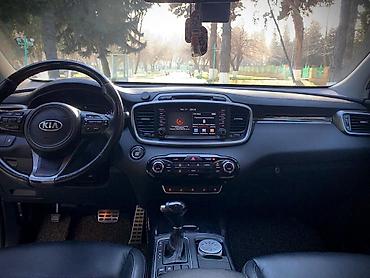 киа соренто: Kia Sorento – ağ rəngli, geniş və rahat SUV. Əsas xüsusiyyətlər: - — 4
