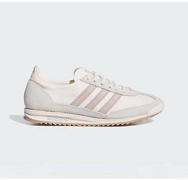 reebok krasovka: Adidas Originals üslubunda klassik idman ayaqqabısı. Ağ rəngli korpus — 1