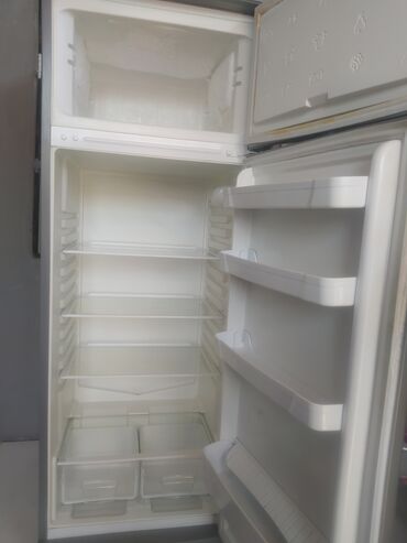 Soyuducular: İşlənmiş 2 qapılı Indesit Soyuducu Satılır lalafo.az -da Soyuducular: İşlənmiş 2 qapılı Indesit Soyuducu Satılır