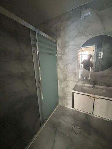 Uzunmüddətli kirayə mənzillər: Mənzilin təsviri: - Geniş və işıqlı otaqlar, iri pəncərələr sayəsində — 7