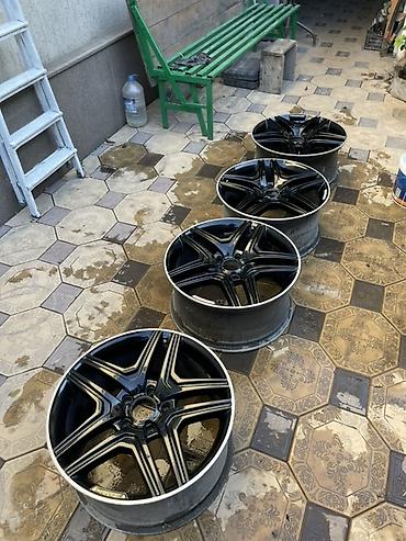 Диски: Комплект из 4 легкосплавных дисков AMG. - Диаметр: 20" (визуально — 3