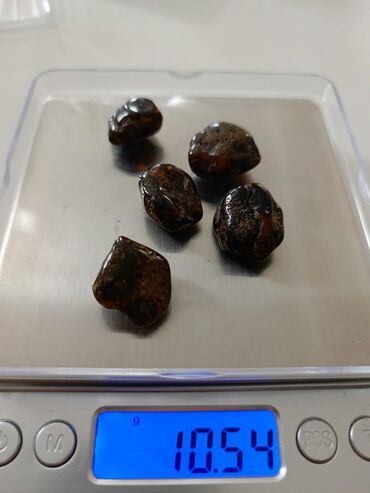 Muncuqlar: Təbii,müalicəvi bütöv daş kəhrəba.1 qramı 4 azn.Qarantiya və — 7