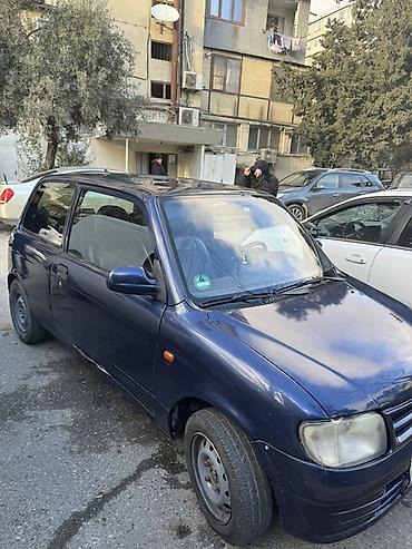 Microcar: Kompakt şəhər avtomobili – 3 qapılı hatchback. Xarici: - Tünd mavi — 1
