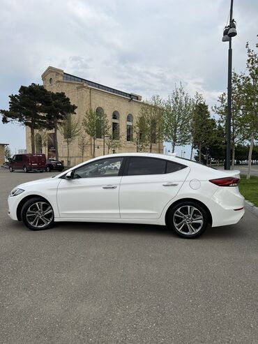Hyundai: Hyundai Avante: 1.6 l | 2016 il Sedan — 12