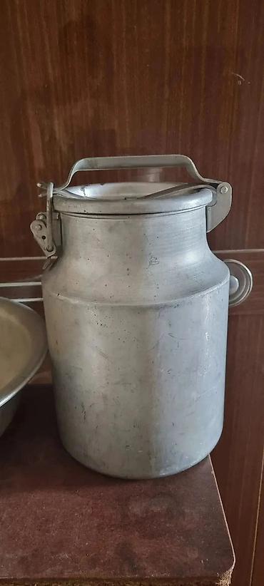 Другие товары для кухни: Литровые по 10 сом, Двух, трех литровые стеклянные банки толстое — 10