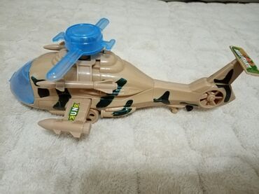 igračka hulk: Helikopter na pivlacenje. Igracka kao nova. Bez ikakvih mana i