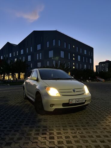 полик на камри: Toyota ist: 2002 г., 1.5 л, Автоматические, Бензин, Хэтчбэк