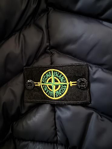 Женская одежда: Пуховая жилетка Stone Island с капюшоном, размер M. - Цвет — 5