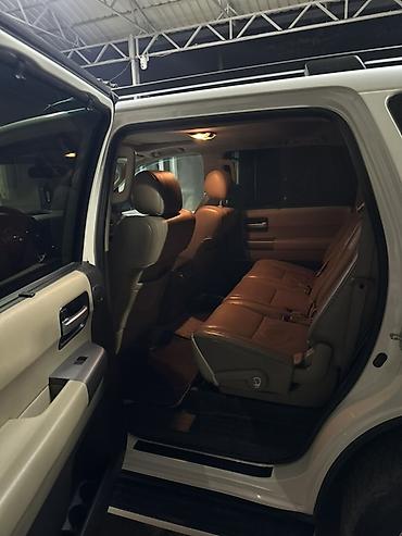 range rover 2025: Toyota Sequoia: 2010 г., 5.7 л, Автомат, Бензин, Внедорожник — 7