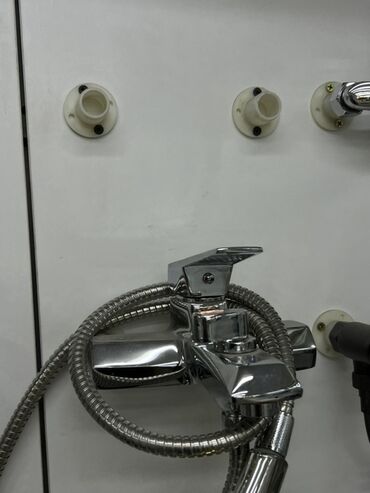 душевой краник: Смеситель для ванны/душа с душевым комплектом - Тип: настенный