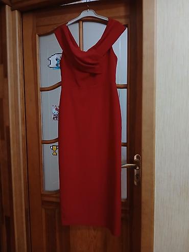 Qırmızı axşam/gecə geyimi - Stil:uzun siluet, qələm kəsim - Yaxa: Ön