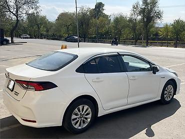 с4 обмен: Toyota Corolla: 2019 г., 1.8 л, Вариатор, Гибрид, Седан — 4