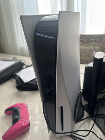 PS5 (Sony PlayStation 5): Kredit yoxdur. Alış nağddır. Bir prablemi yoxdur. Şunurlar ve elave
