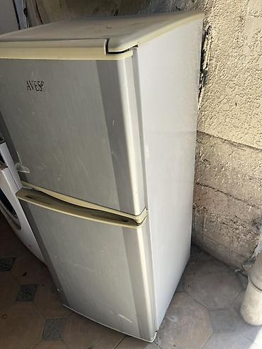 mini refrigerator: Компактный двухкамерный холодильник AVES - Форм‑фактор: узкий — 4